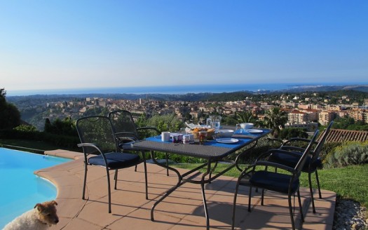 12 La Desirade Vence pool area