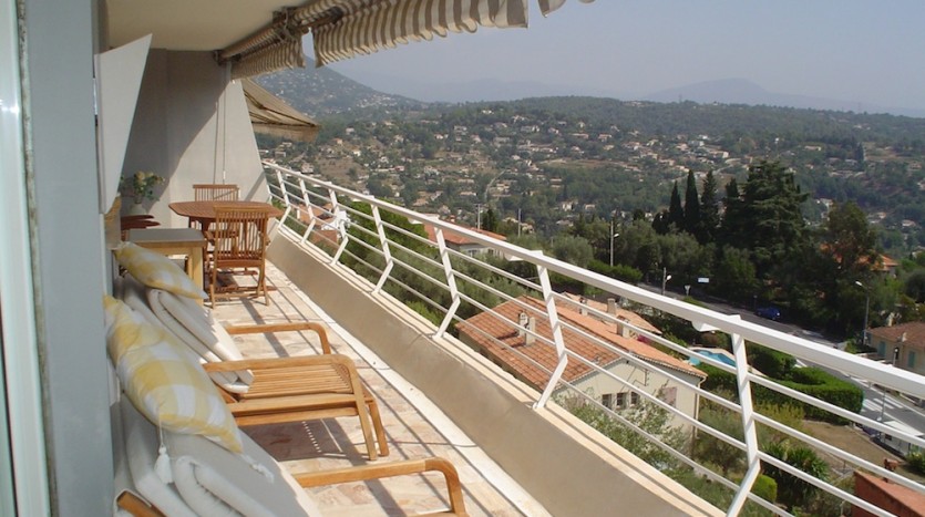 02 Les Mirabaous Vence flat seaview