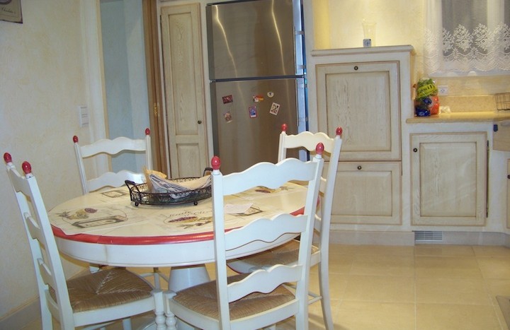 06 Andreas Tourrettes sur Loup kitchen table