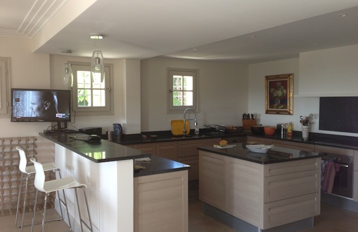 10 St Paul de vence Lou Vento kitchen