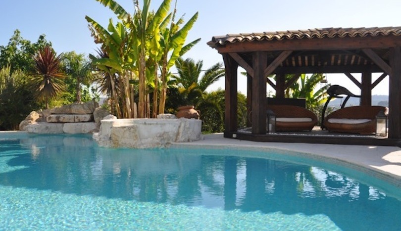 03 luxury holiday home la colle sur loup view pool