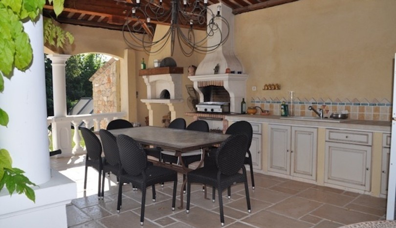 05 luxury holiday home la colle sur loup summer kitchen