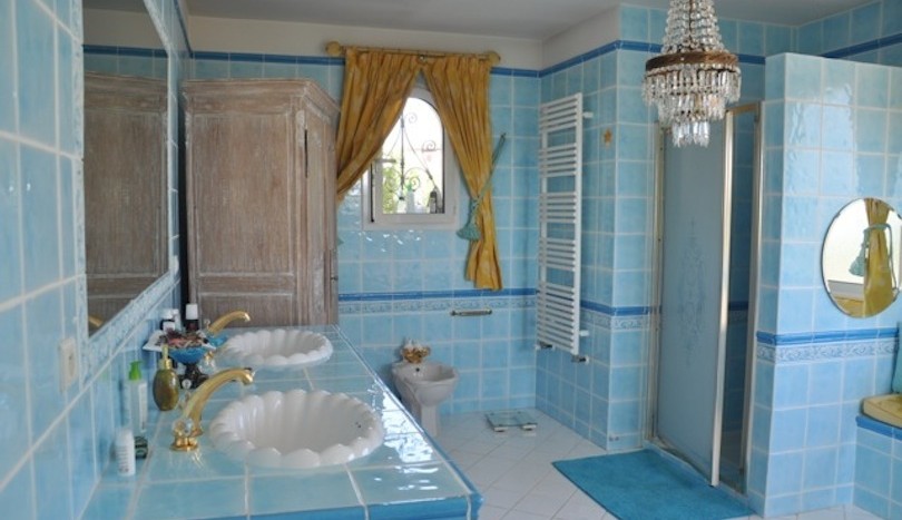 09 luxury holiday home la colle sur loup bathroom