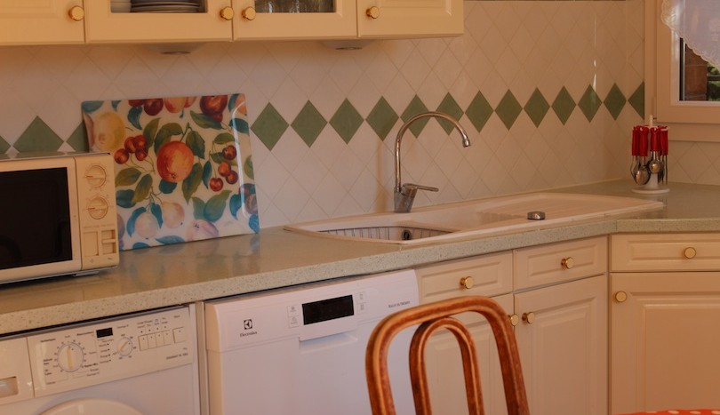 11 lovely ground floor apartment Vence kitchen