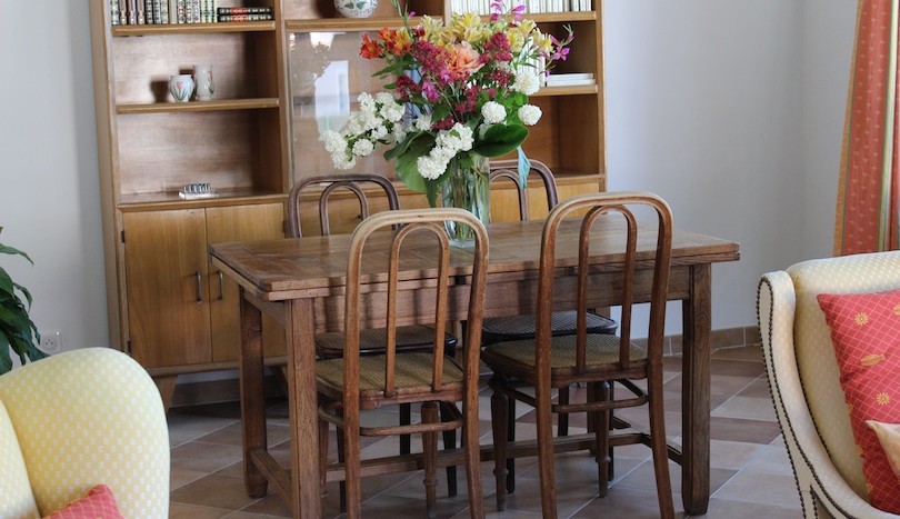 13 lovely ground floor apartment Vence dining room