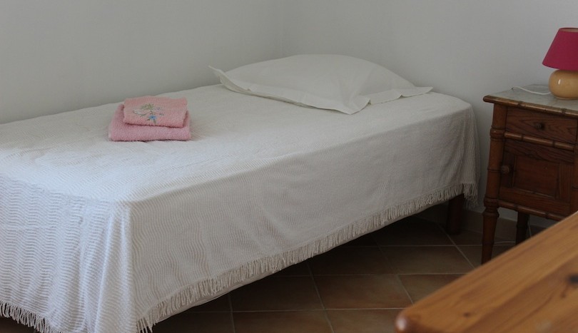 15 lovely ground floor apartment Vence bedroom 2