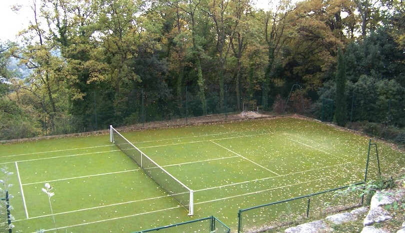20 Sue's home vence tennis court