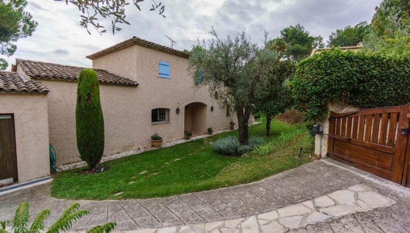 07-Villa Les Bartavelles Le Rouret gate entrance