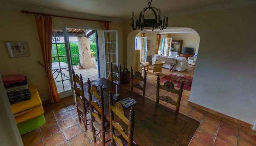 10-Villa Les Bartavelles Le Rouret dining room