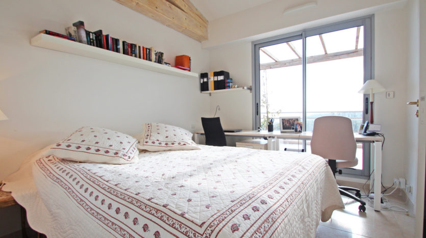 12-Lovely -2 bedroom flat-sea view