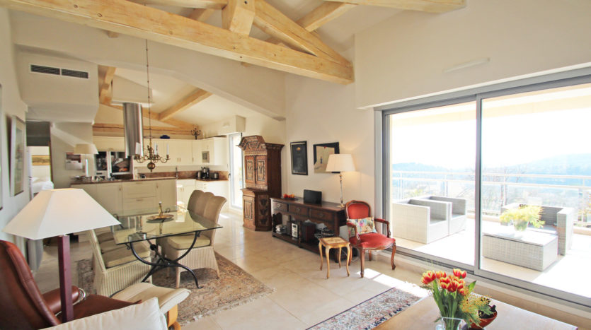 10-Lovely -2 bedroom flat-sea view