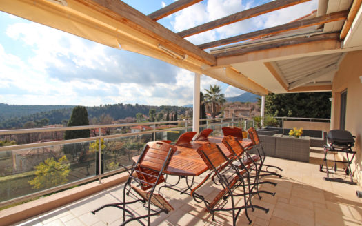 Lovely 2 bedroom apartment pool garden panoramic sea view