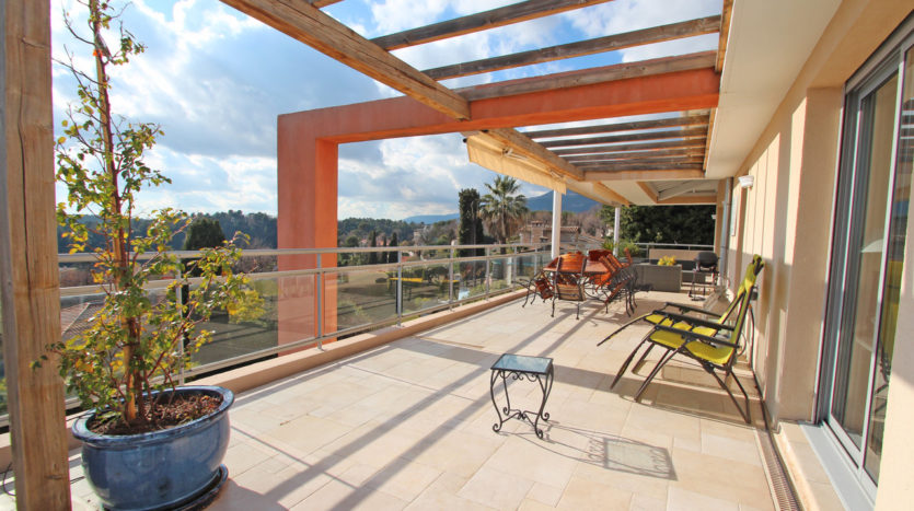 03-Lovely 2 bedroom flat -panoramic sea view