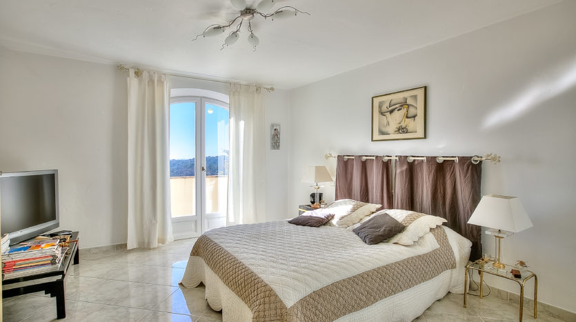 Tourrettes sur loup lovely luxury property for sale