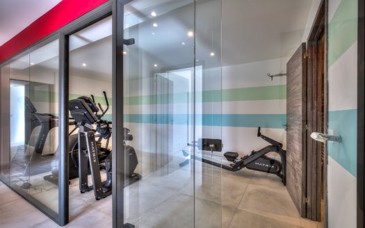 Fantastic beautiful Luxury property pool garden tennis court sauna and sea view