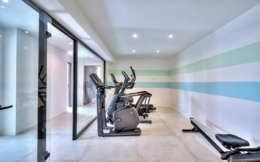 Fantastic beautiful Luxury property pool garden tennis court sauna and sea view