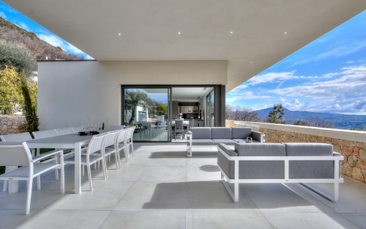 Fantastic beautiful Luxury property pool garden tennis court sauna and sea view