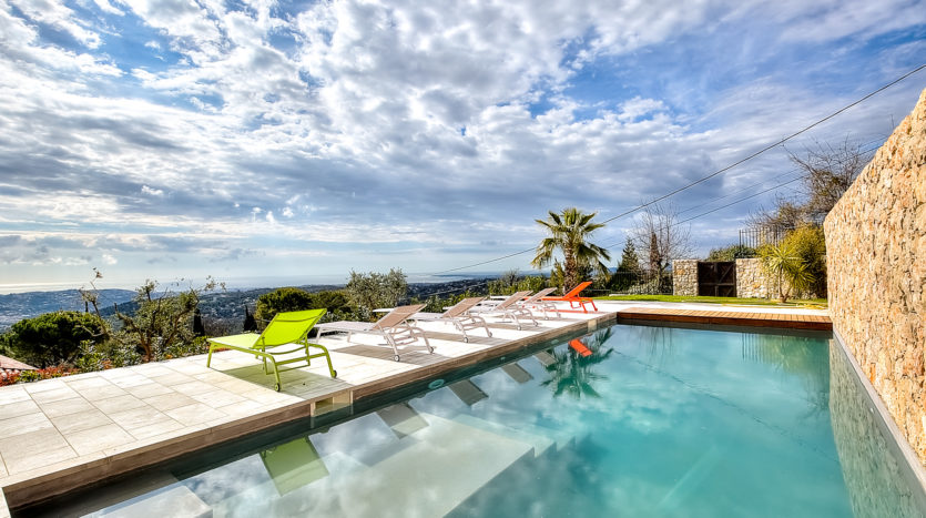 Luxury- holiday-home-pool-sauna-tennis-seaview