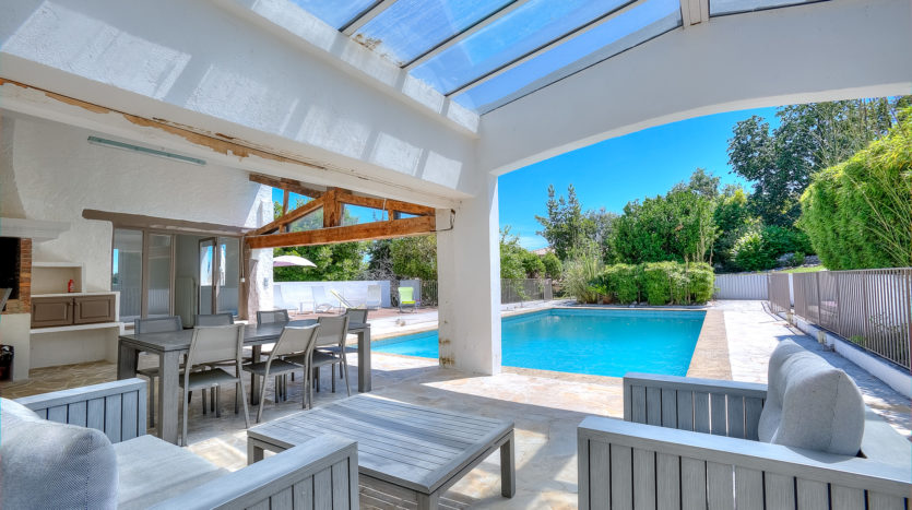 Villa-st-paul-summer-kitchen