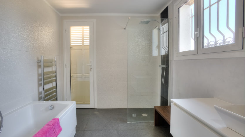 Villa-st-paul-bathroom