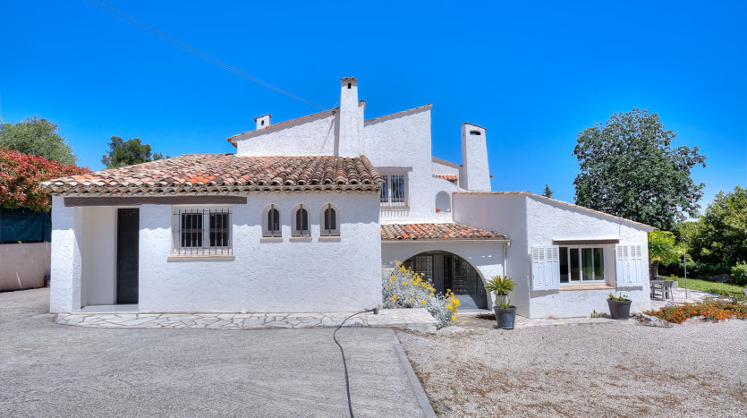 Villa-st-paul--parking